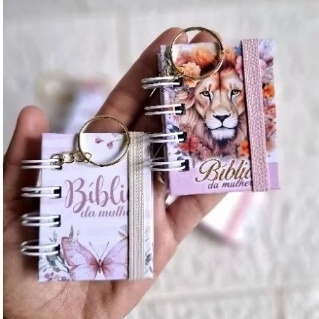 Kit Mini Bíblia Chaveiro Cristão Personalizada | Presente Dia da Mulher- Acompanha embalagem em Oferta na Shopee
