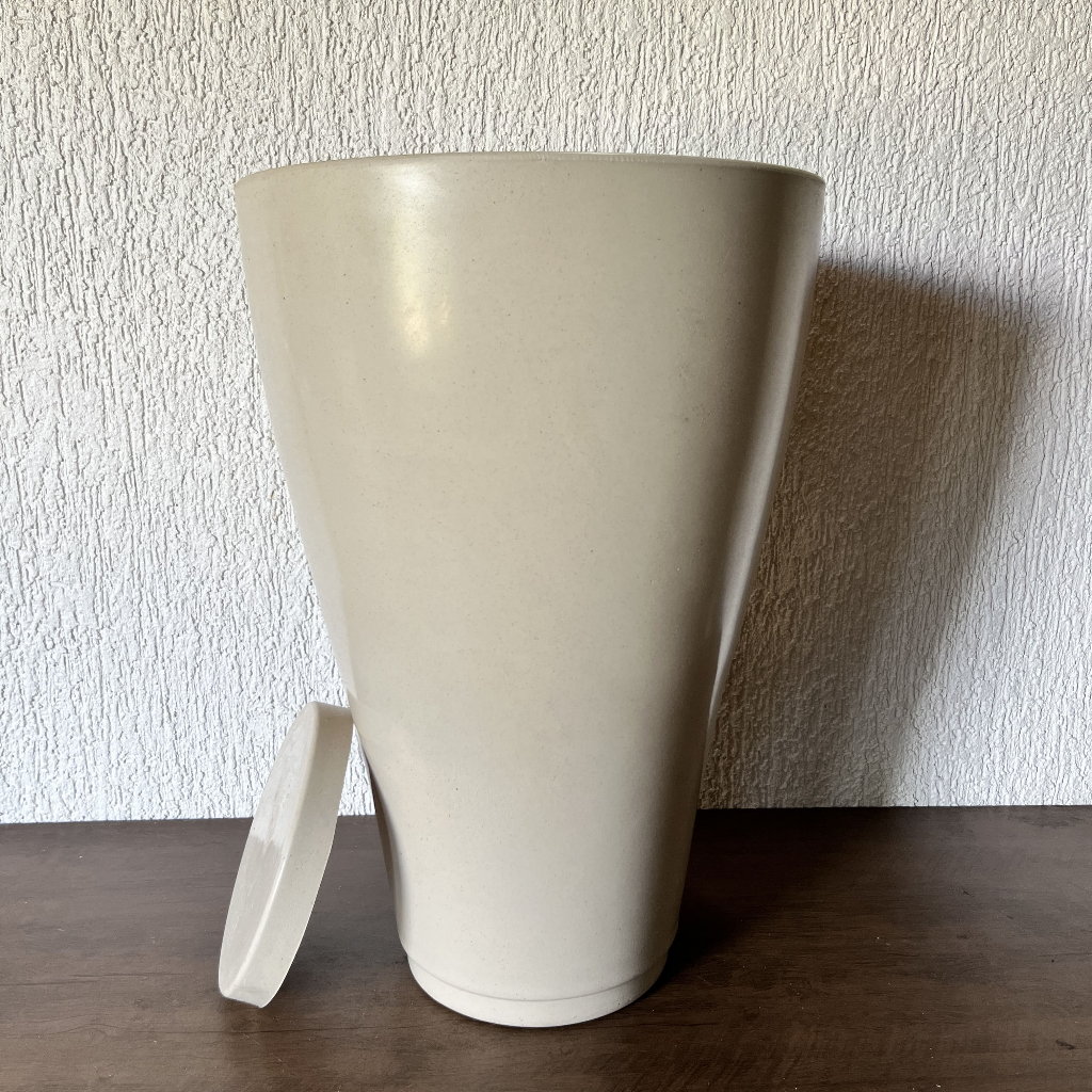 Vaso para plantas Decorativo em Polietileno Cônico Liso Shanghai P medidas 48cm x 32cm x 17cm em Oferta na Shopee