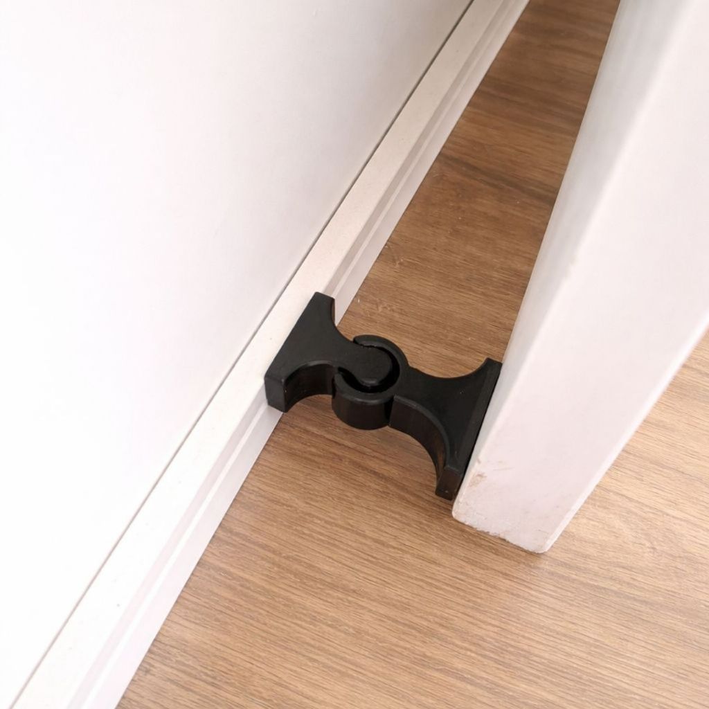 Trava Para Porta Fixador Prendedor de Porta Acompanha Fita Dupla Face