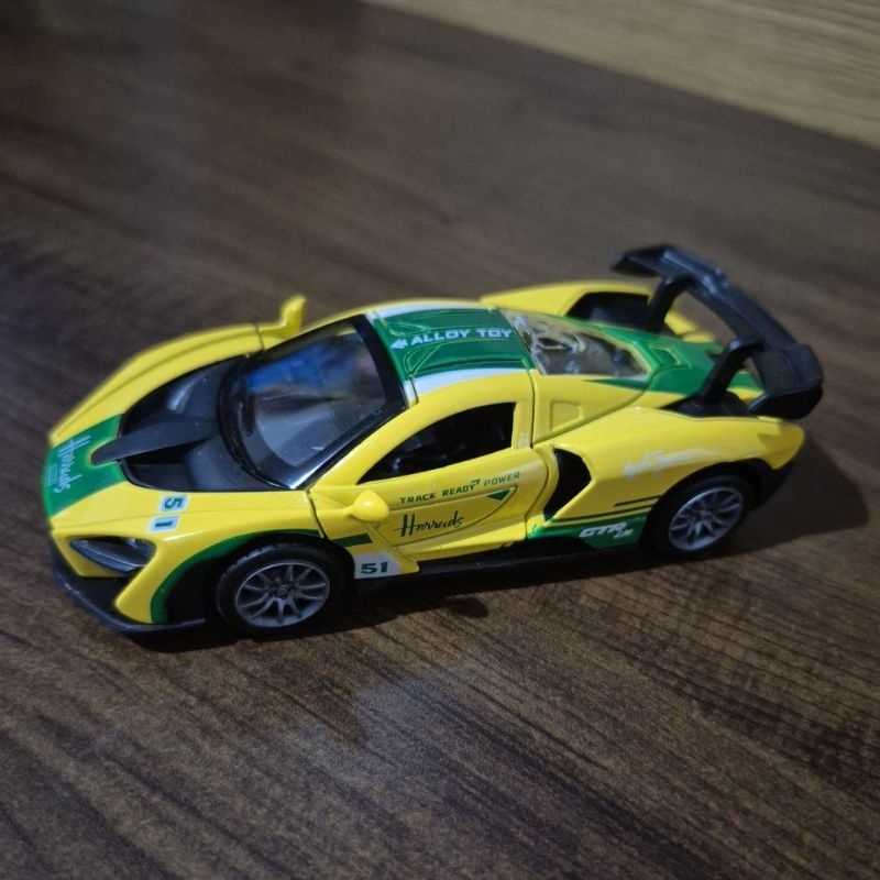 CARRINHO MINIATURA MCLAREN SENNA DE METAL COM FRICÇÃO