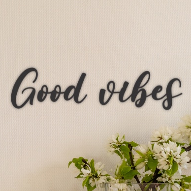 Placa Quadro Decorativo Good Vibes Lettering Frases Madeira MDF Com Fita Dupla Face Adesiva Preto Fosco