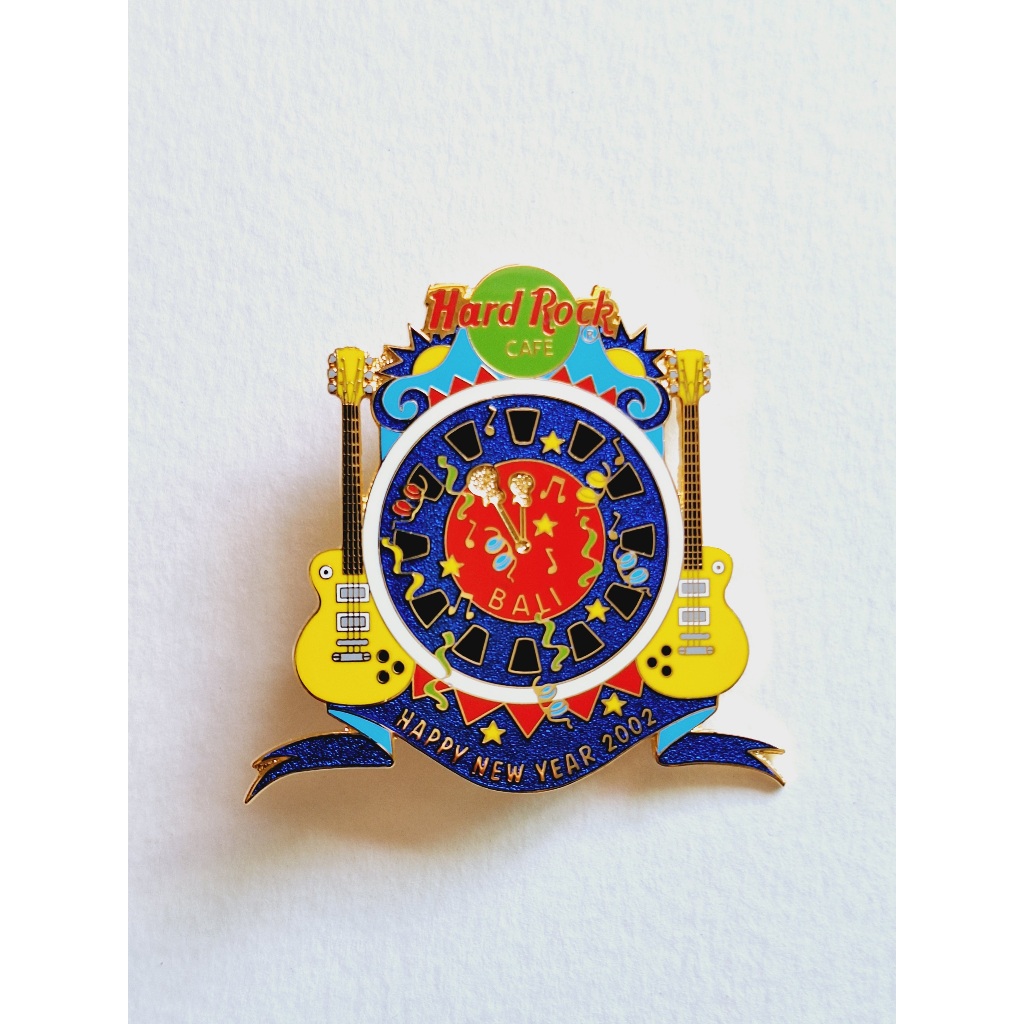 Pin / Broche - Hard Rock Cafe - Bali, Indonesia - New Year 2002 Clock with Two Yellow Guitars