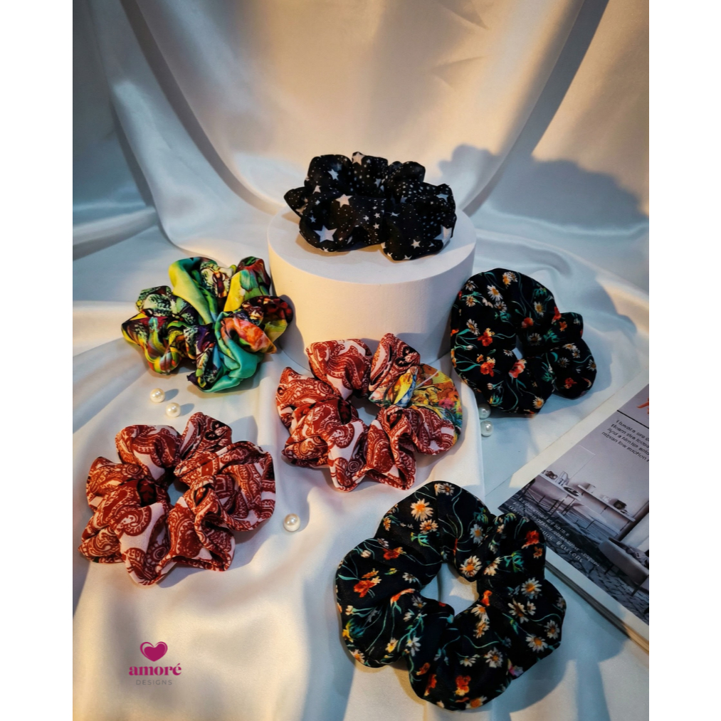 Super Kit Scrunchies c/ 4UN  Xuxinhas de Cabelo Estampadas - Elástico de Cabelo Estiloso e Prático em Oferta na Shopee
