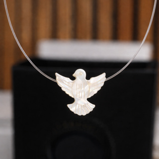 Colar Nylon Divino Espírito Santo ou Nossa Senhora Aparecida Tipo Madrepérola Fecho Prateado em Oferta na Shopee