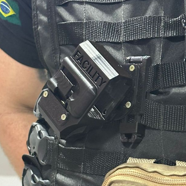 Coldre Beretta 92 para colete modular com sistema de trava