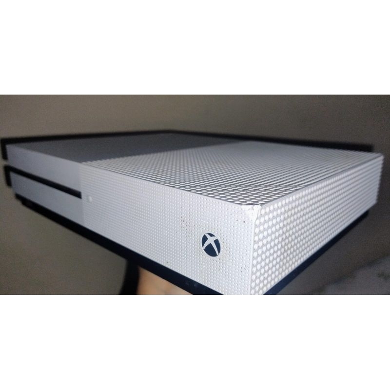 Console Microsoft Xbox One S 1TB Semi Novo + 1 Controle