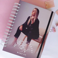 AGENDA PERSONALIZADA 2027 1 PÁGINA POR DIA - Personalizada com sua arte, foto ou logotipo
