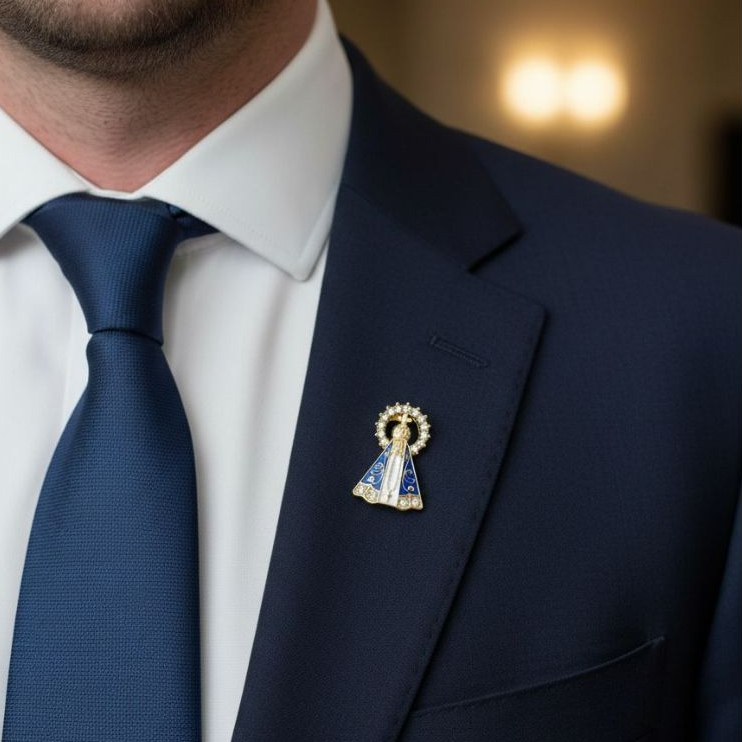 Broche Nossa Senhora Aparecida – Elegância, Fé e Proteção em Oferta na Shopee