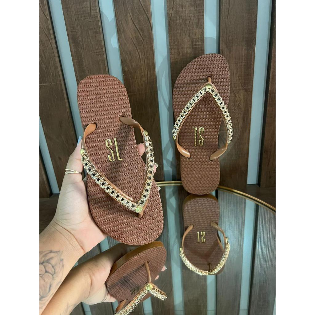 Chinelo Feminino Luxo Com Corrente Dourada Chinelo de Dedo Confortavel para o Dia Dia. — imagem 2 de 2