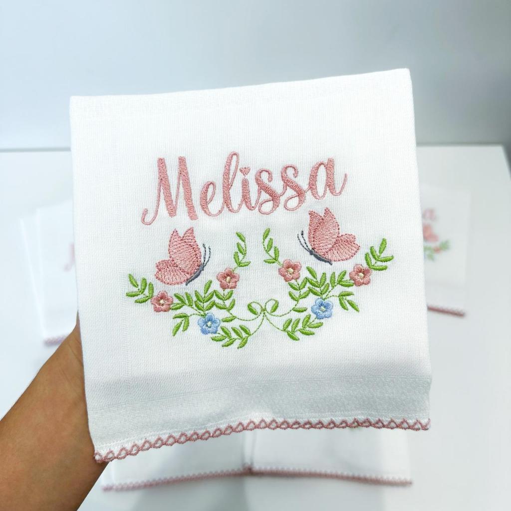 Kit slim 8 peças com pano de ombro e pano de boca-Babete/Ombrete-MENINA- Bordada com nome  e desenho