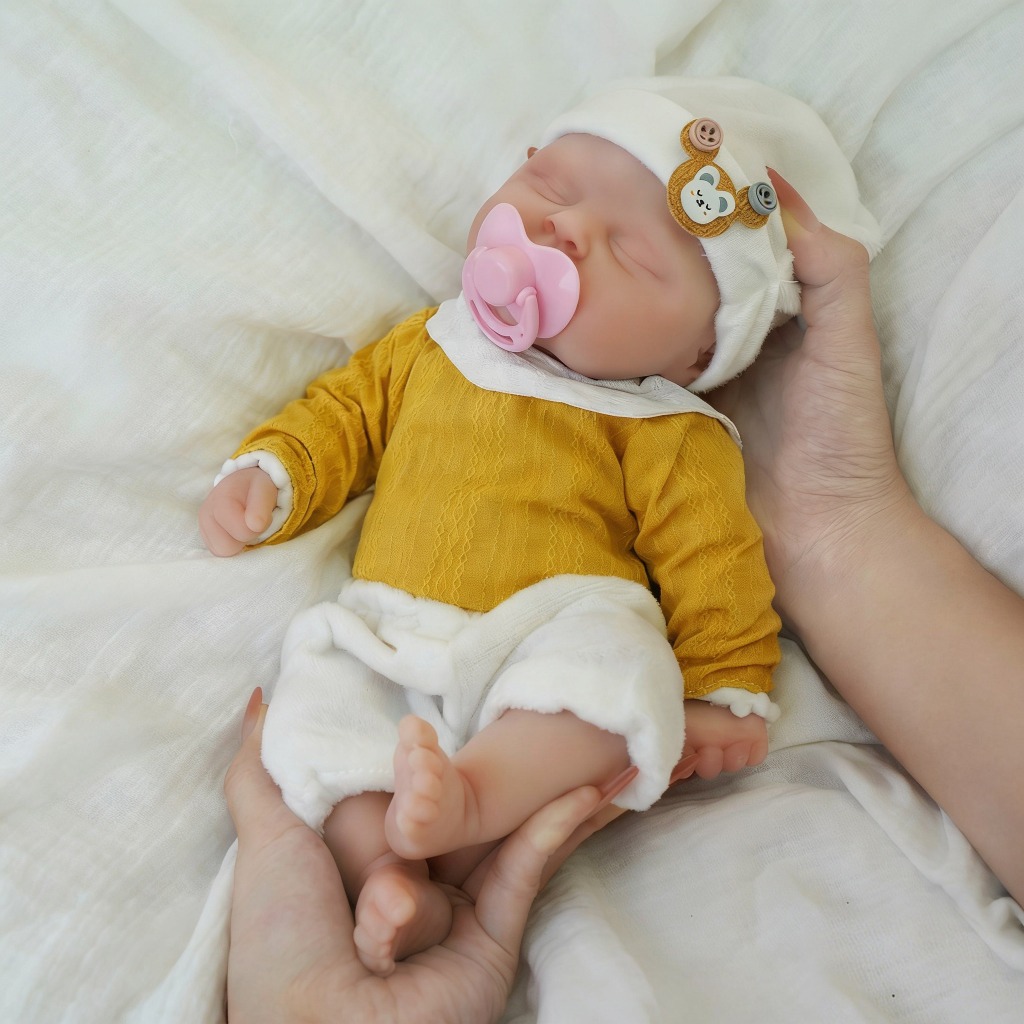 BRASTOY Bebê Reborn de Silicone Solido 35cm Menina Olho fechado
