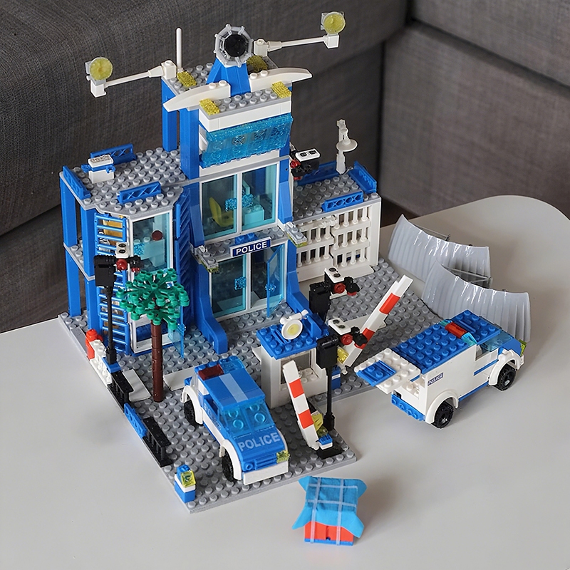 Detalhes do 1256pcs Conjunto De Blocos De Construção Delegacia De Polícia Cidade SWAT Veículo Militar Brinquedo Educativo