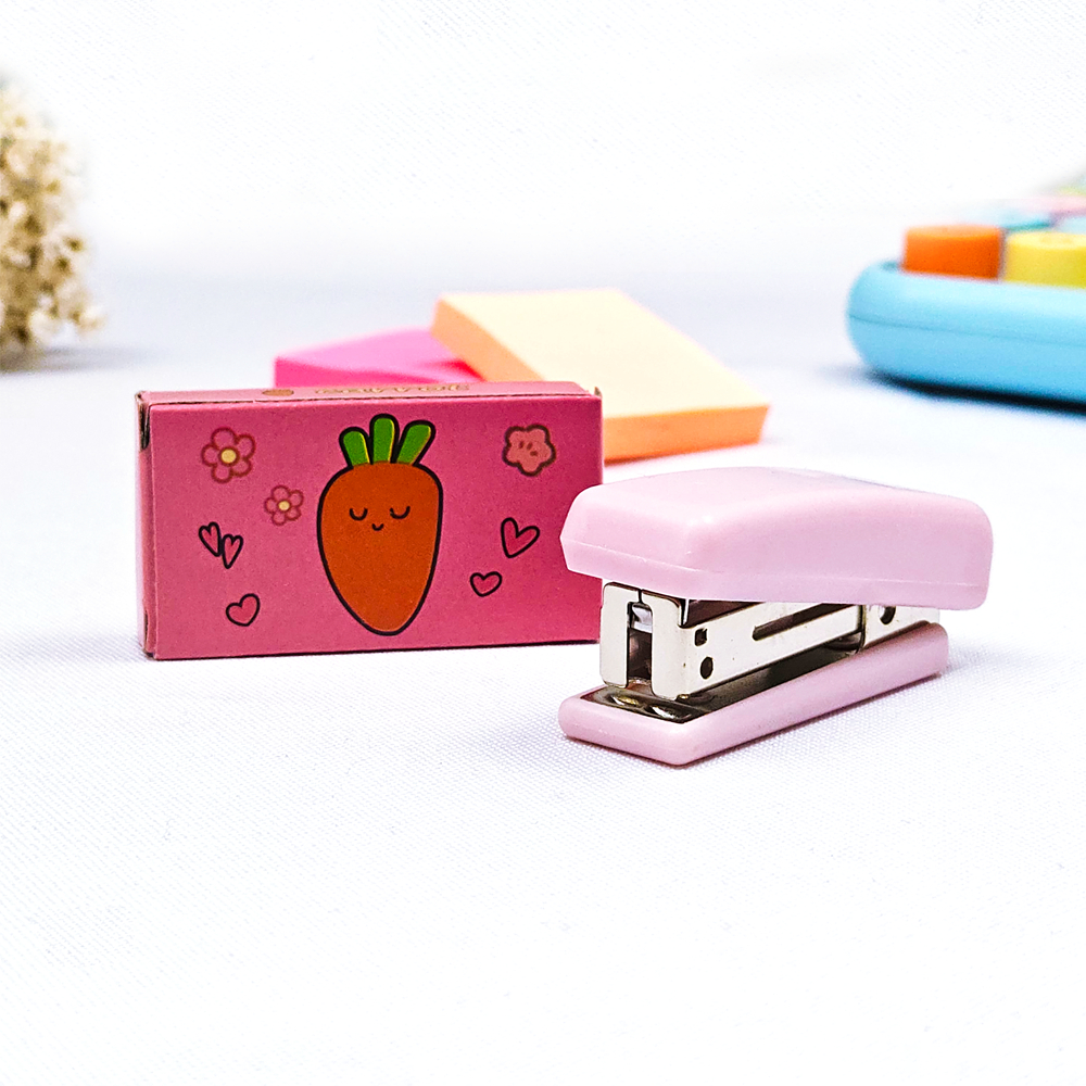 KIT Mini-Grampeador + Grampos Perfeito Para Caber No Seu Estojo Escolar/Universitário