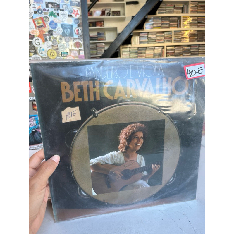 Beth Carvalho -Pandeiro e viola