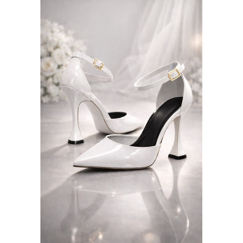 *Scarpin Feminino Verniz Salto taça,9cm com Tira no Tornozelo - Nude, Preto e Vermelho*