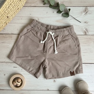 Shorts Menino Infantil Marrom Em Linho Estilo Mauricinho Cordão Regulável Leve Para Clima Quente em Oferta na Shopee