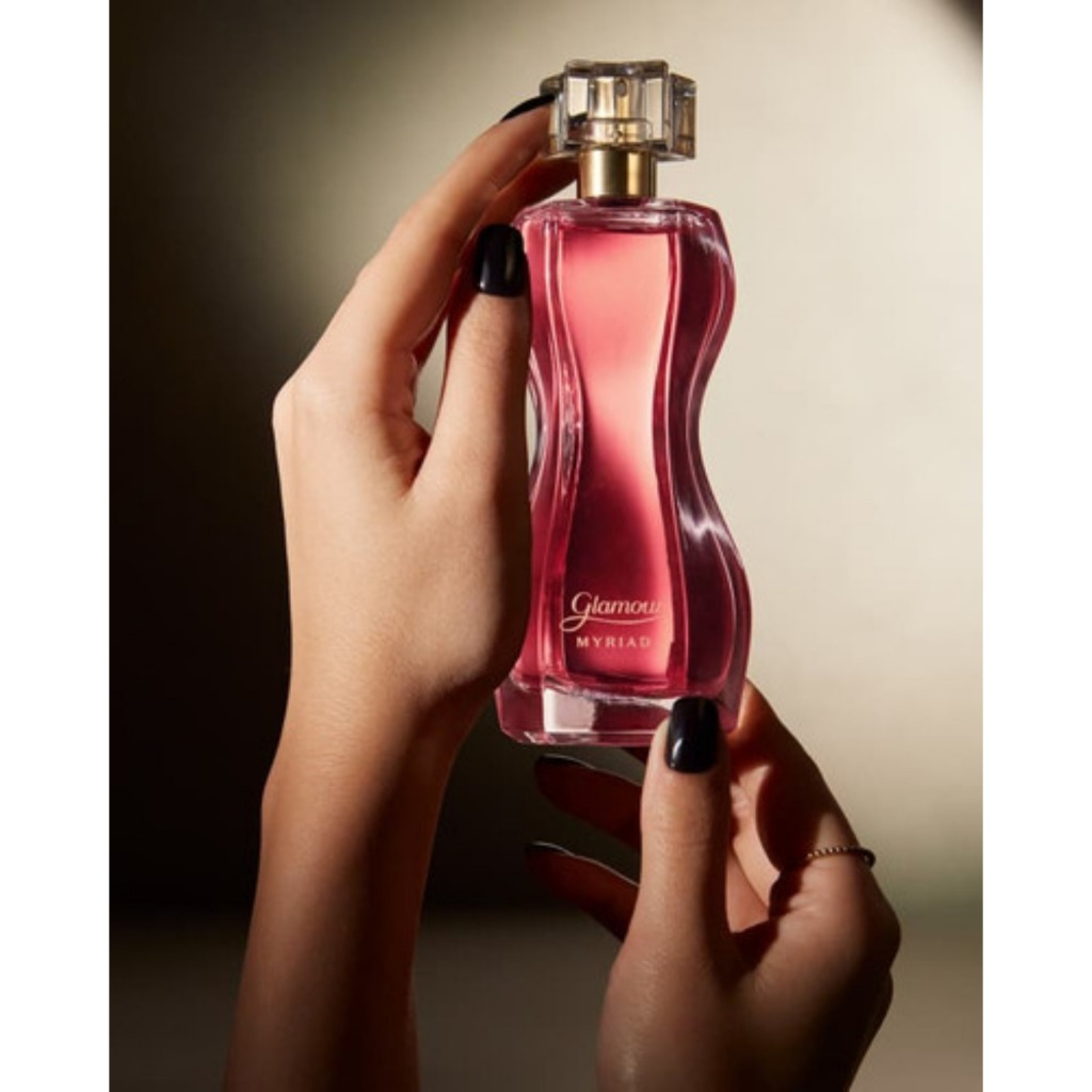 PERFUME GLAMOUR MYRIAD: A essência da feminilidade em um rastro floral especiado e marcante.