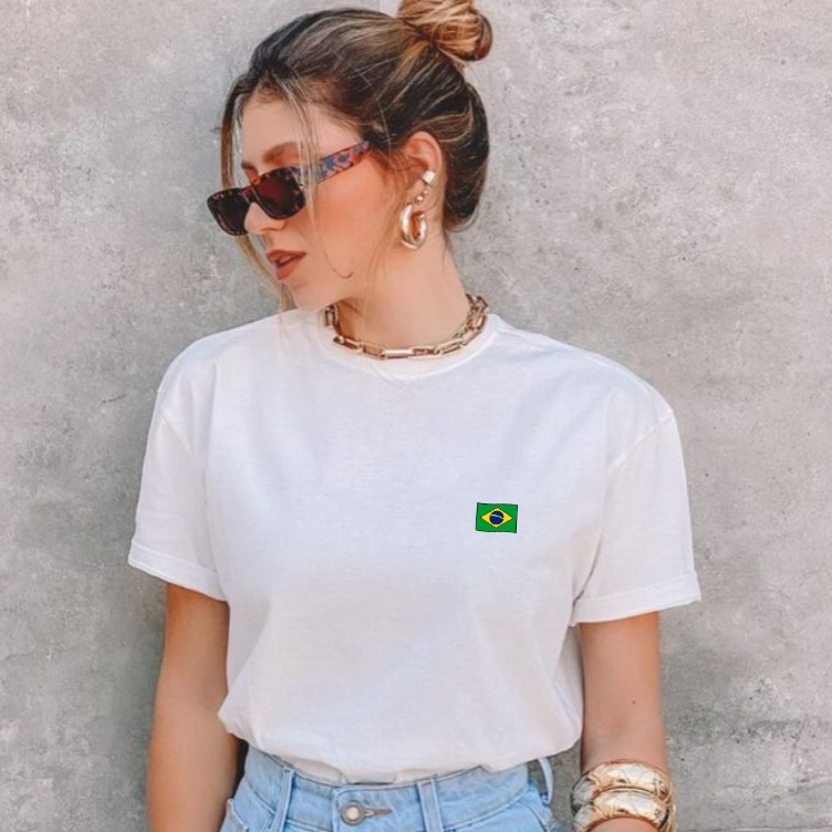 Camiseta Brasil Feminina Bandeira no Peito Copa 2026 Seleção Brasileira Futebol