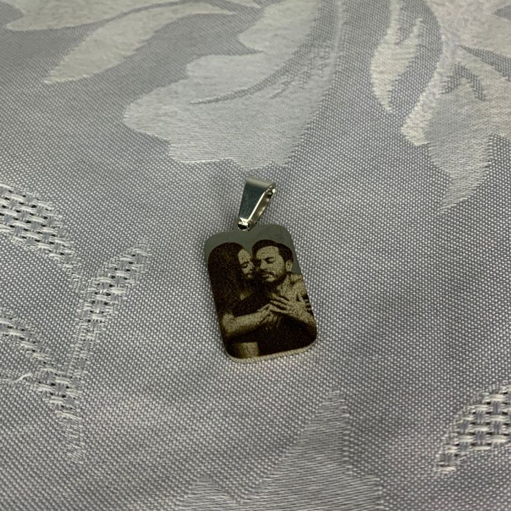 Pingente Placa Pequeno de Aço Inox Prata Personalizado com Gravação a Laser em Oferta na Shopee