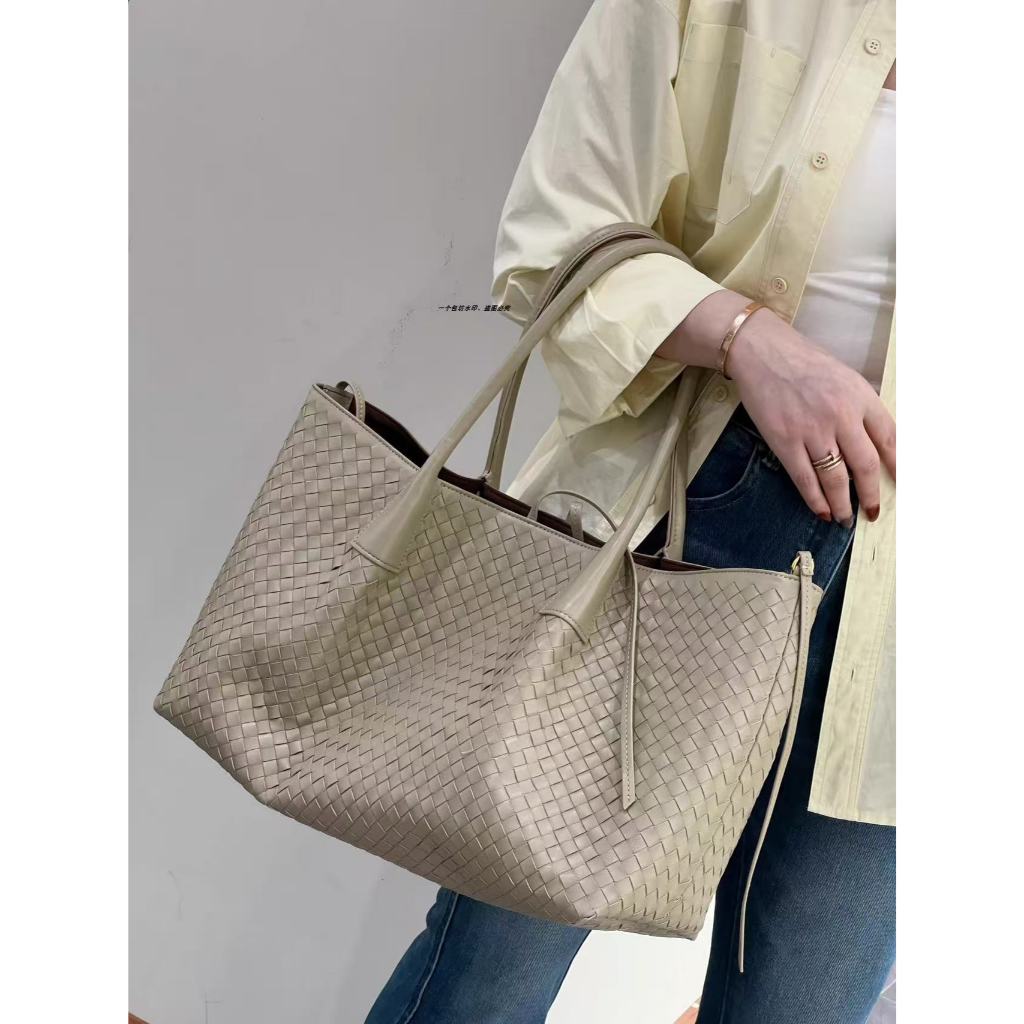 Bolsa Feminina Layton Vivian Modelo 79077, Elegante E Funcional, Com Design Trançado Nas Laterais em Oferta na Shopee
