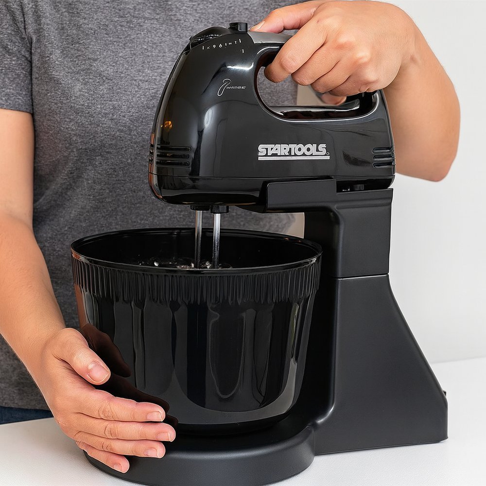 Batedeira Elétrica 250W com Tigela 2 Litros 7 Velocidades Preta Cozinha Doméstica Confeitaria Compacta Portátil