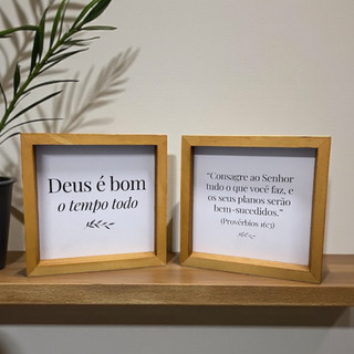 Quadro Decorativo Cristão em Madeira – “Deus é bom o tempo todo” – 16,5x16,5 cm