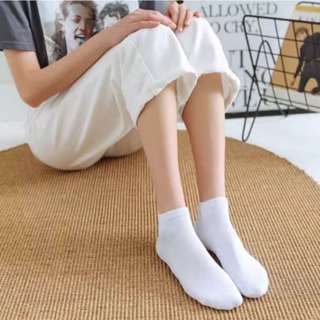 PACOTE COM 12 PARES DE MEIAS FEMININAS BÁSICAS PARA O DIA A DIA 35-40 em Oferta na Shopee