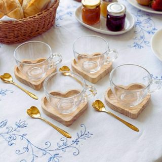 Kit 4 xícaras G + 4 pires Coração + 4 colheres Coração em Oferta na Shopee