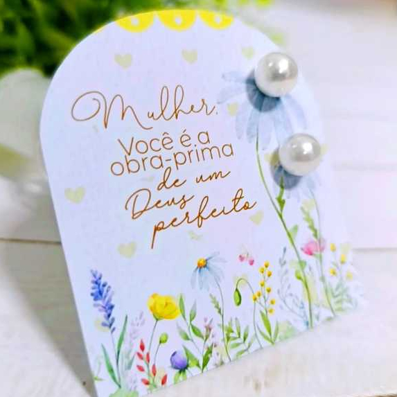 Brinco de Pérola com Tag Dia da Mulher – Lembrancinha Feminina em Oferta na Shopee