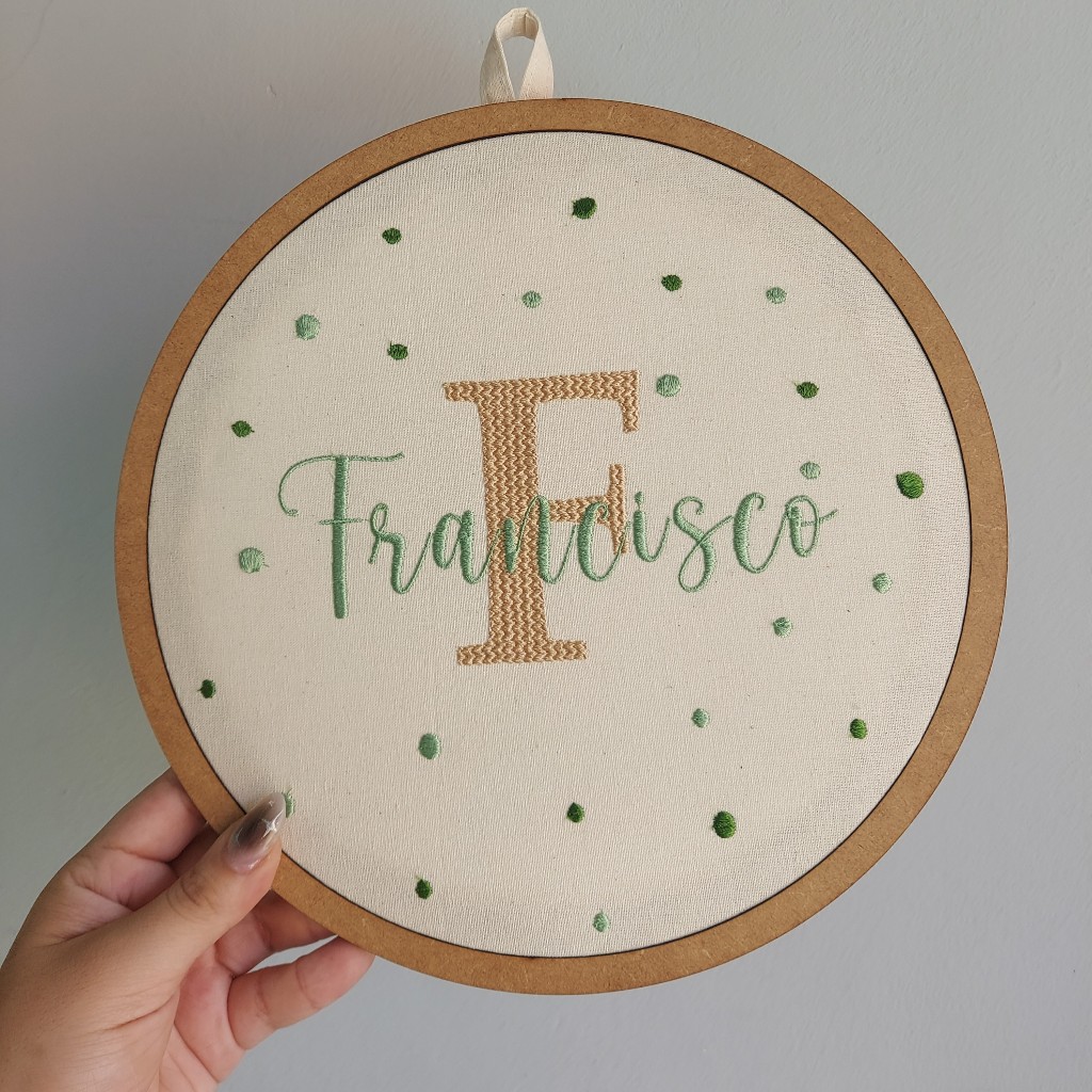 Bastidor bordado maternidade inicial e poás