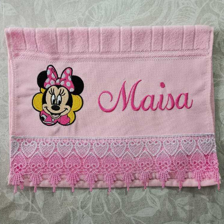 Toalha de lavabo personalizada com NOME para MENINAS com barrado em Oferta na Shopee