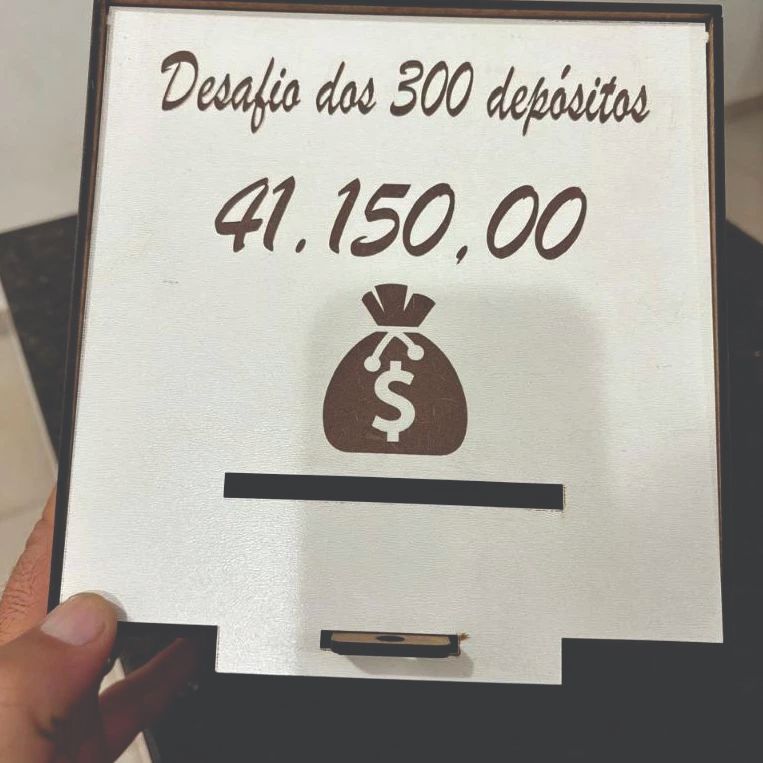 Cofre Desafio 45 mil em 300 Depósitos Caixa Para Guardar Dinheiro com Alça Para Cadeado MDF Branco