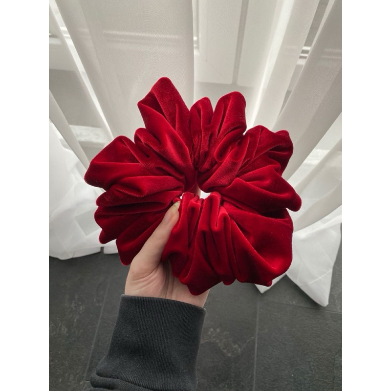 Maxi schunchie xuxão gigante veludo premium - não arrebenta o cabelo - inverno moda tendência - segura coque.