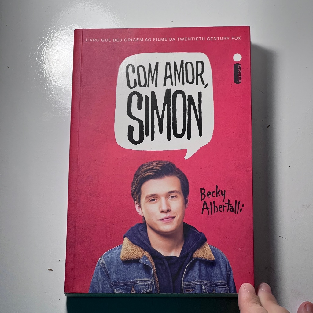 Livro “Com amor, Simon” de Becky Albertalli
