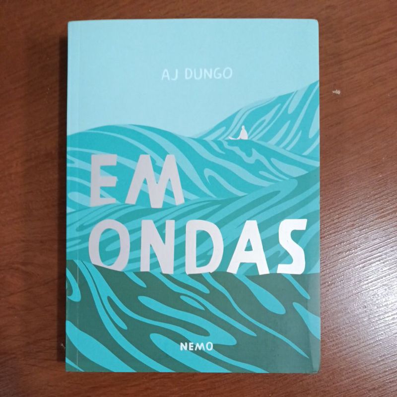 Livro "Em Ondas", de AJ Dungo