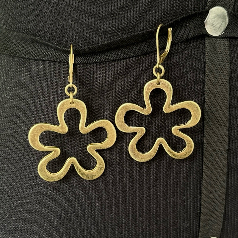 Brinco Bohm Paris Flor Dourado Brecho Bazar Desapego Boho Chic Bohemian Y2K