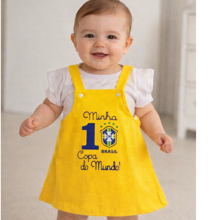 Conjunto Salopete Bebê Menina Tema Futebol Minha Primeira Copa Roupa Infantil Feminina Amarela Mêsversário Tema Brasil
