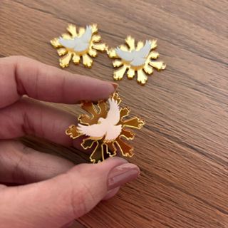 Kit Apliques do Divino Espírito Santo NOVO em acrílico espelhado com 3,5cm para artesanatos, crisma, batizados. em Oferta na Shopee