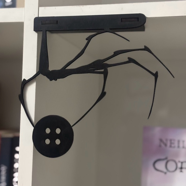 Pingente De Estante Filme Coraline Mão Botão Decoração Prateleira Livro Fã Terror Mundo Secreto em Oferta na Shopee
