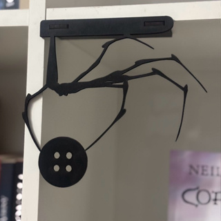 Pingente De Estante Filme Coraline Mão Botão Decoração Prateleira Livro Fã Terror Mundo Secreto em Oferta na Shopee