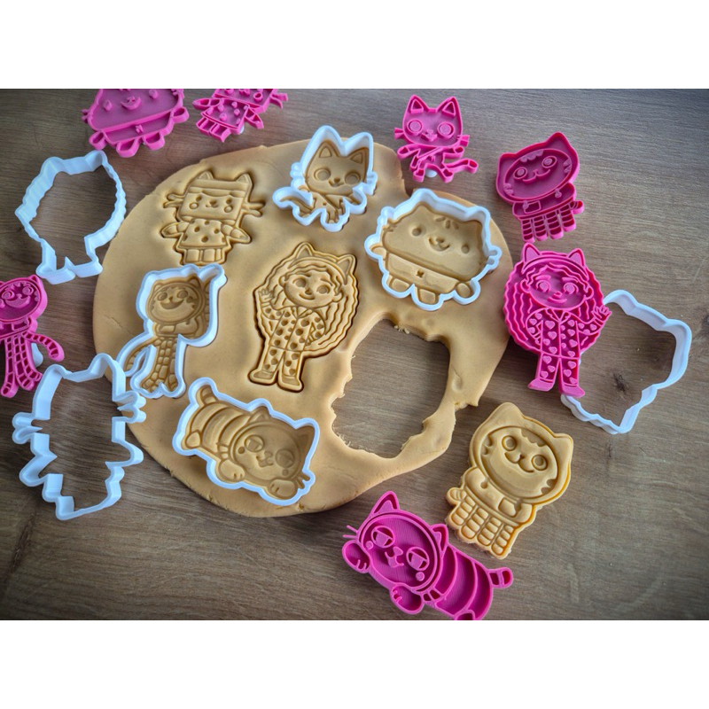 🐾 Kit Cortador e Marcador de Biscoito e Massinhas Casa Mágica da Gabby - 7 Peças Premium em Oferta na Shopee