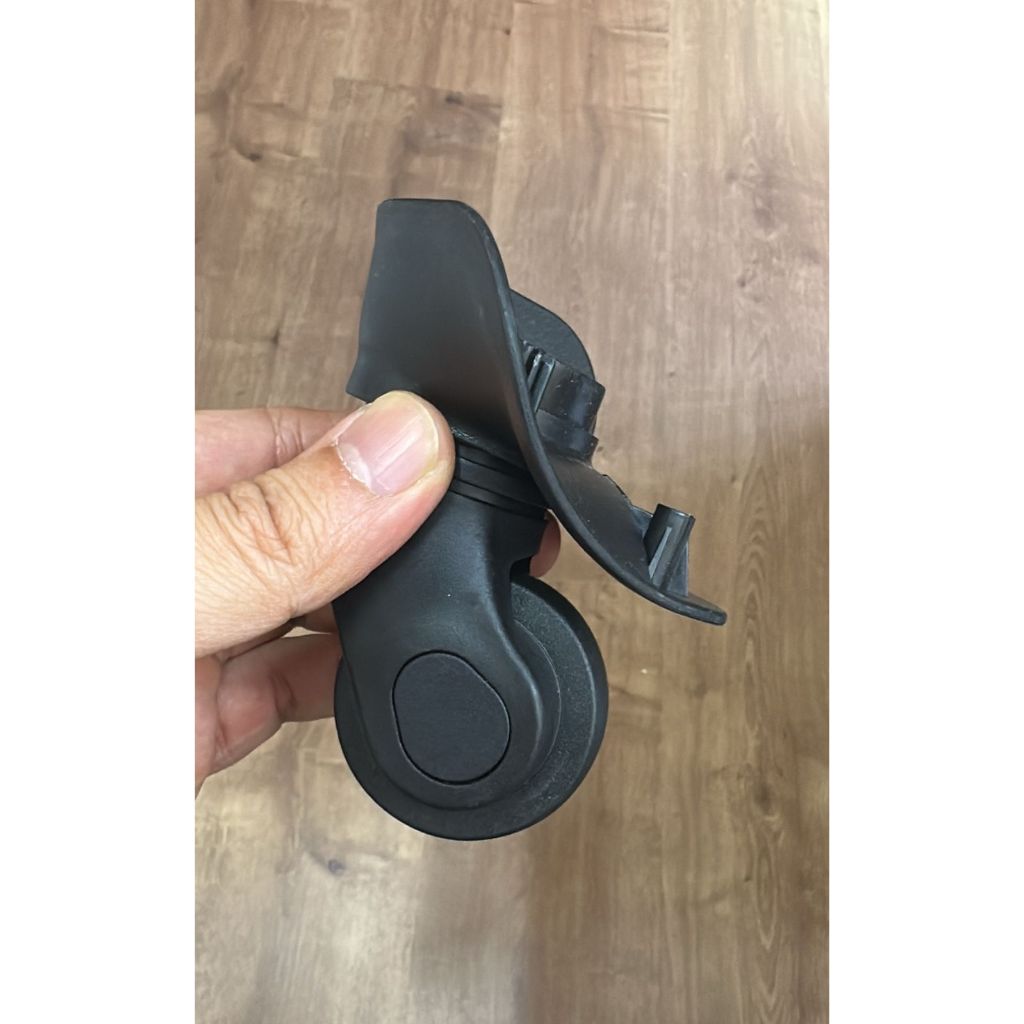 Rodinhas Giratórias (Par - com duas rodas) De Substituição Para Malas Com rodas 360, servem para Bordo Média e Grande — imagem 2 de 2