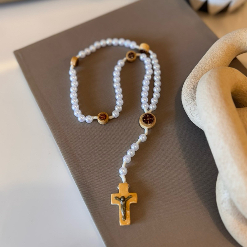 Terço São Bento Pérola Branca Nó Franciscano Presente Religioso Católico Pai Nosso Madeira