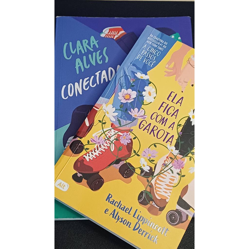 🌈 [COMBO BEST-SELLER] 2 Livros Romance LGBTQIA+ : Ela Fica com a Garota + Conectadas + marcador exclusivo