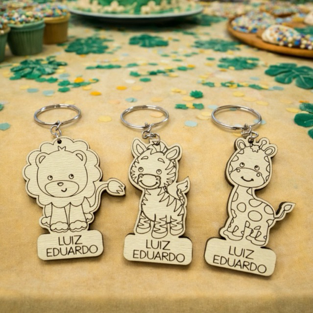 Chaveiro Personalizado em MDF Branco Safari Sortidos - Lembrancinha - chá de bebê - chá revelação - aniversário