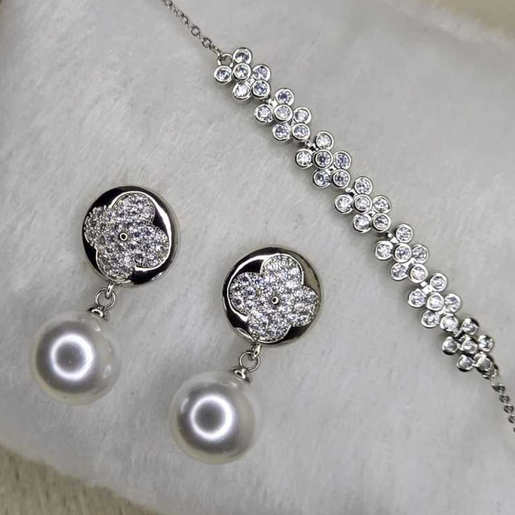 Brinco + pulseira prata, em pérola e strass (conjunto) Bijuteria