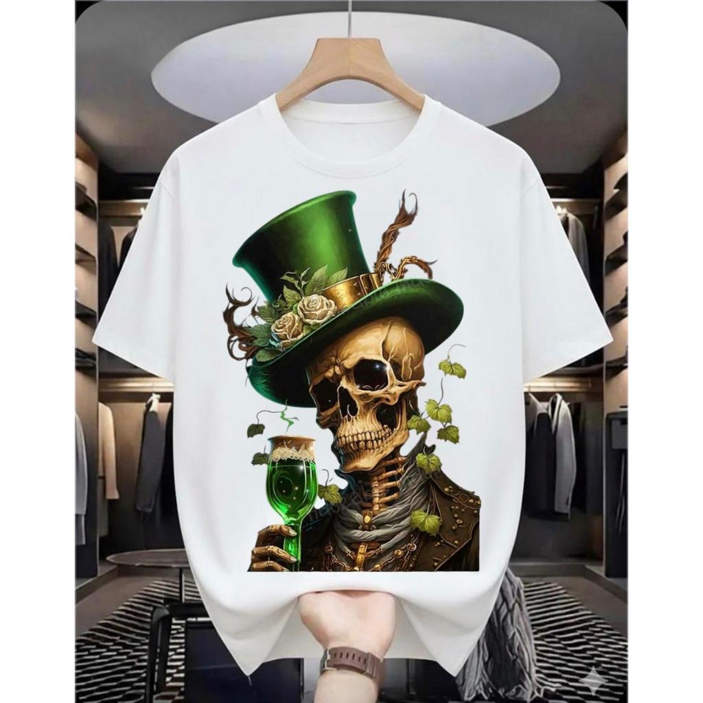 Camisa de algodão  estampada caveira nas cores preta e branca, confeccionada com tecido macio e respirável