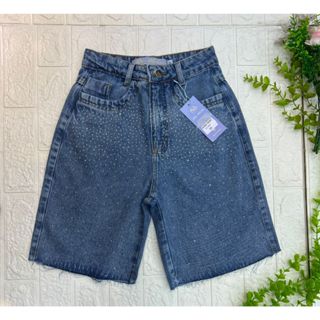 Bermuda jeans Feminina com brilho sem barra, lavagem aleartoria em Oferta na Shopee