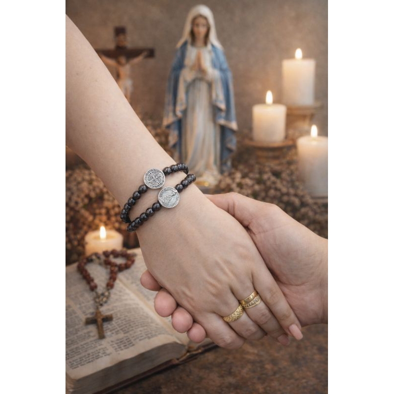 Kit 2 Pulseiras Hematita Ajustável Nossa Senhora Aparecida e São Bento Peça Linda de Devoção e Fé