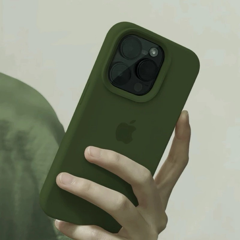 Capa Case Capinha Aveludada Silicone cor VERDE MILITAR para iPhone XS/XR/7G/8PLUS/16E/11/12/13/14/15/16/17 PROMAX
